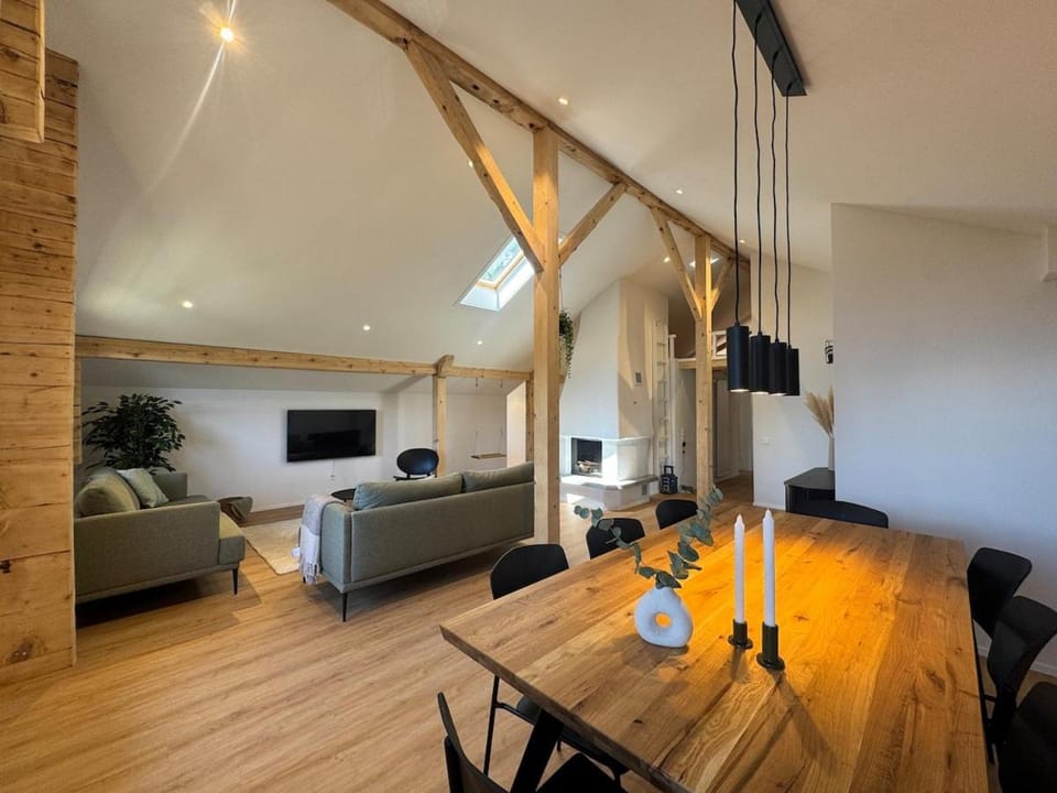 TV and multimedia, Living room, Dining area