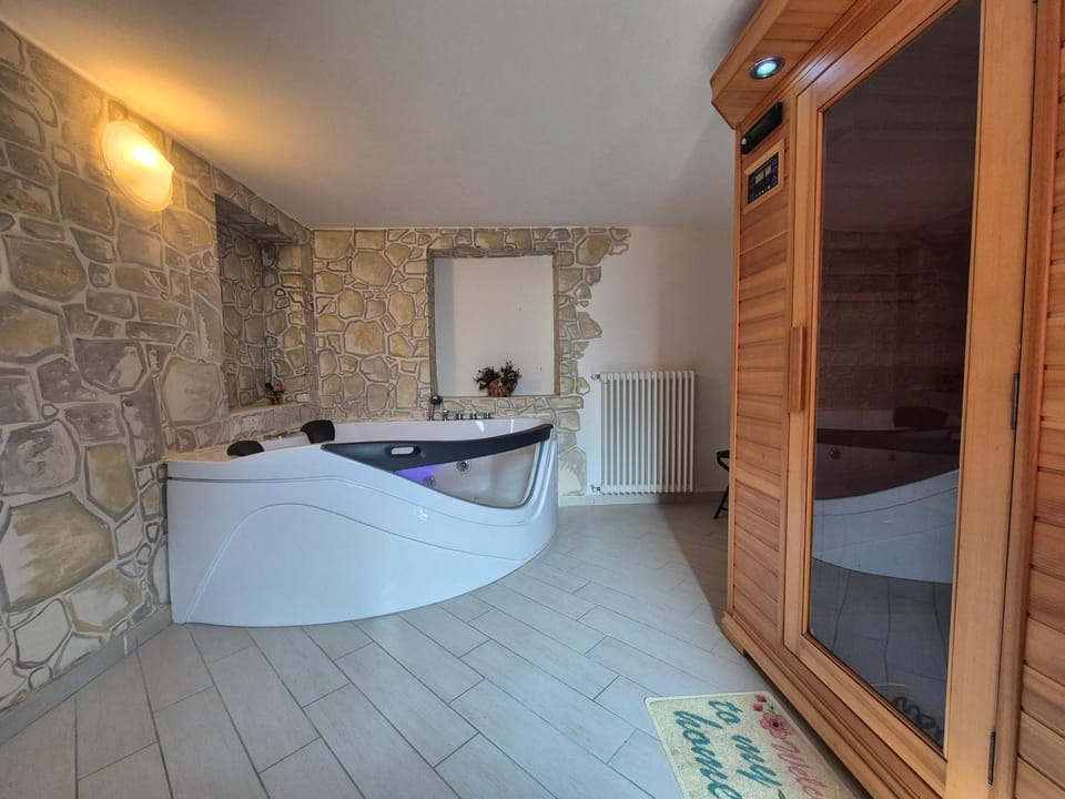 Hot Tub, Sauna, Spa and wellness centre/facilities