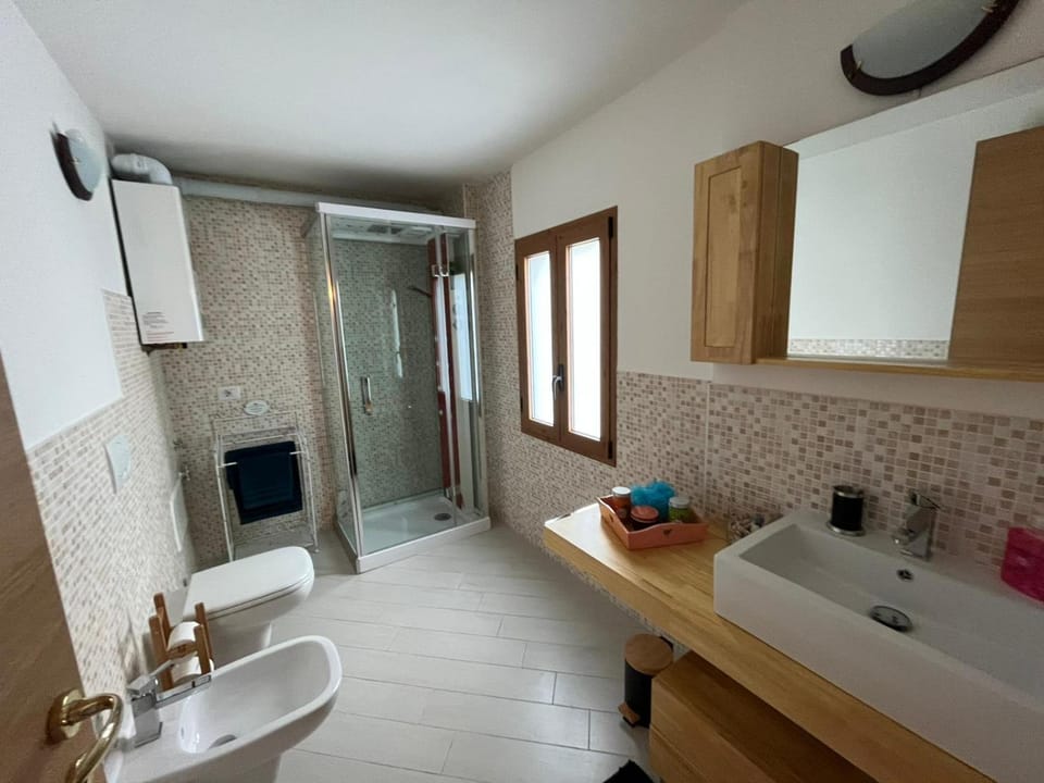 Bathroom, towels