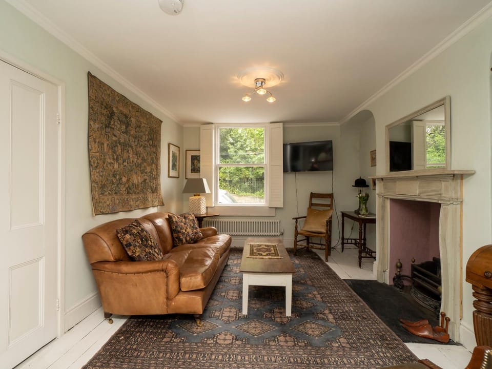 Charming 3 Bedroom House next to Victoria Park Pass the Keys House in Bath