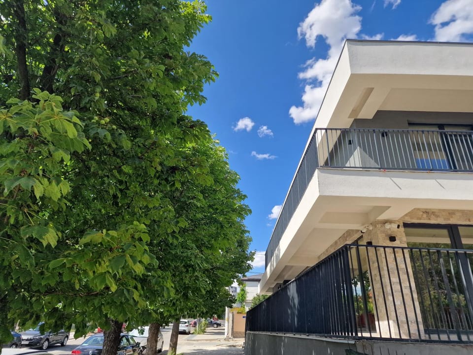 Property building, Balcony/Terrace, Balcony/Terrace
