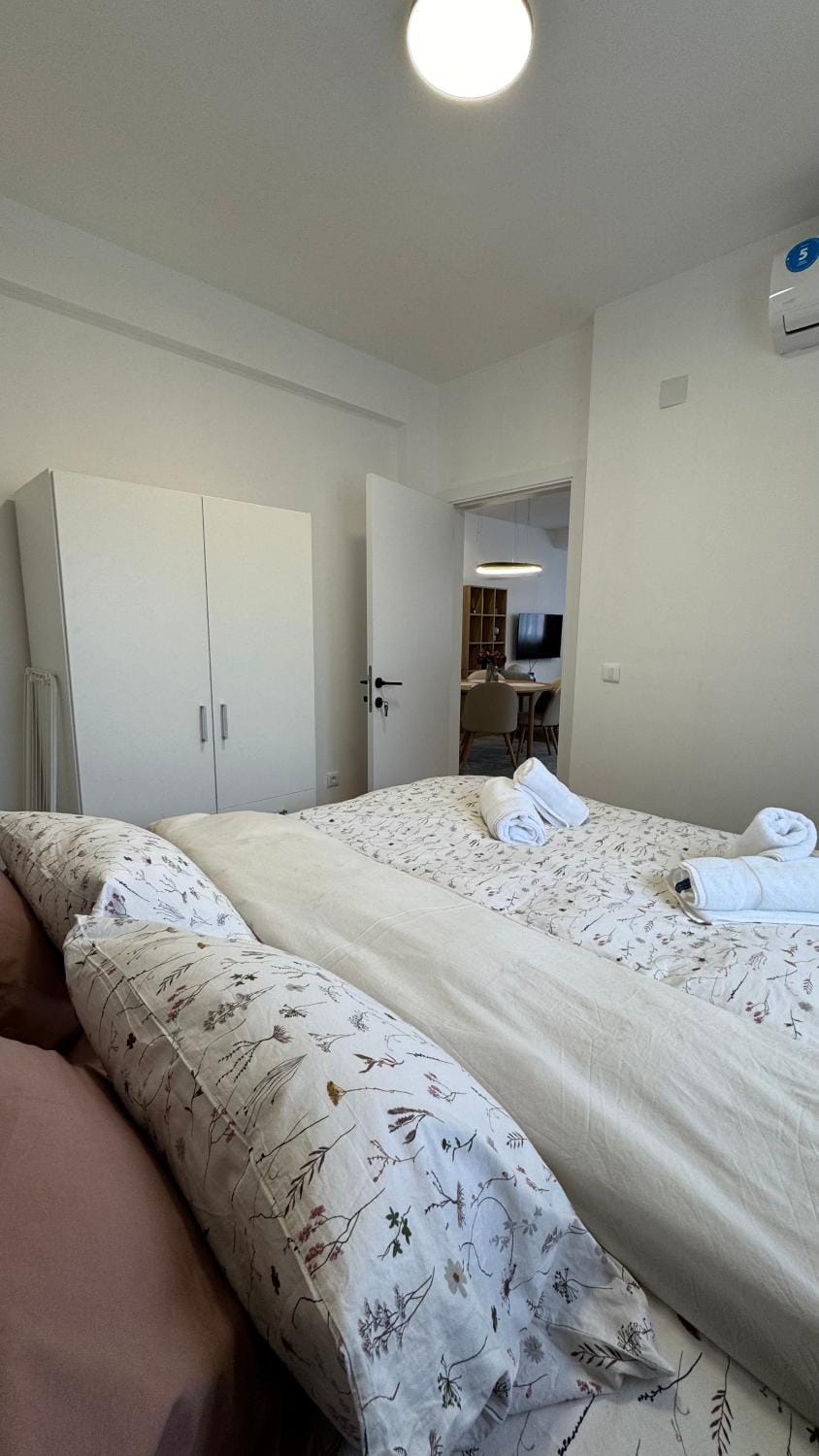 Bed, Photo of the whole room, Bedroom, wardrobe