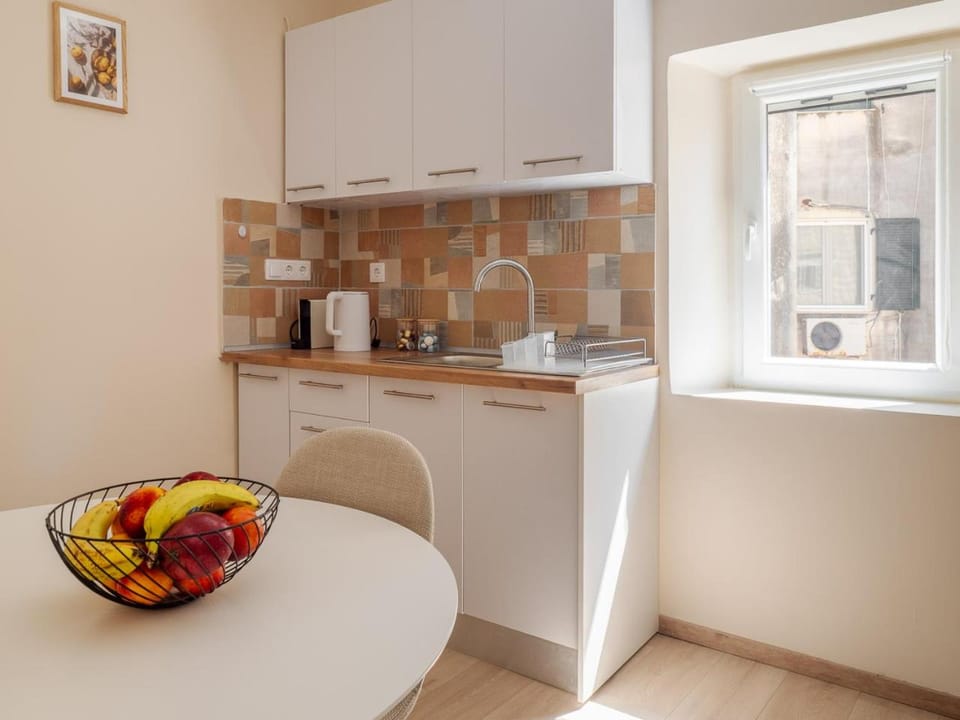 Dining area, kitchen
