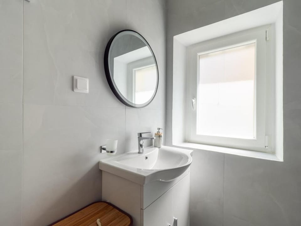 Shower, Toilet