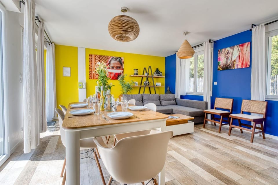 Living room, Dining area