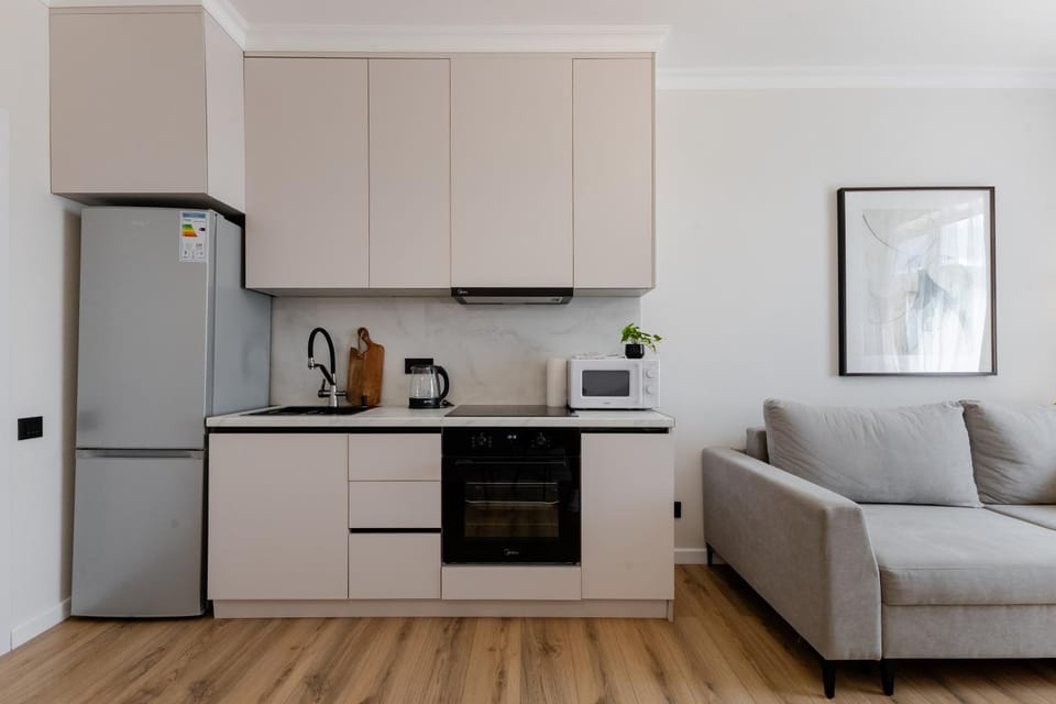 Coffee/tea facilities, Kitchen or kitchenette, Living room, Seating area, minibar, oven, stove