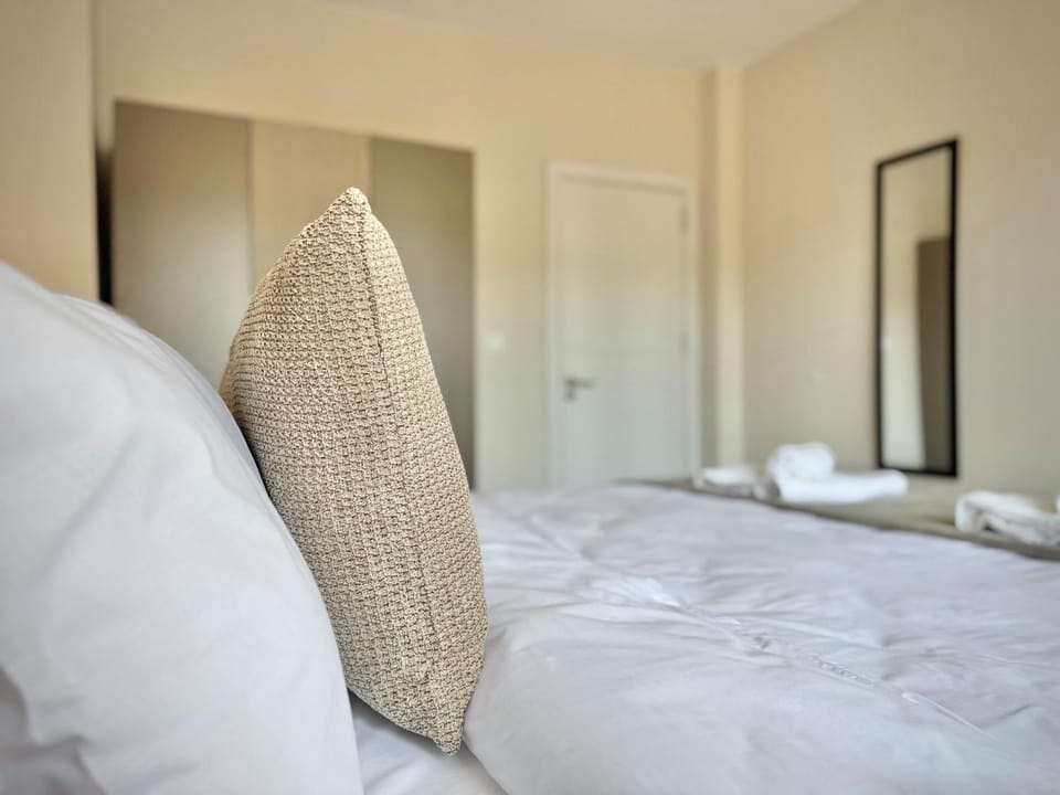 Photo of the whole room, Bedroom, towels