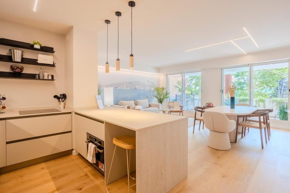 Kitchen or kitchenette, Dining area, air conditioner