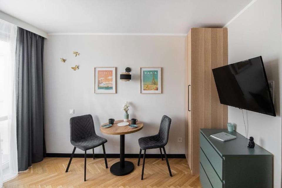 TV and multimedia, Living room, Dining area