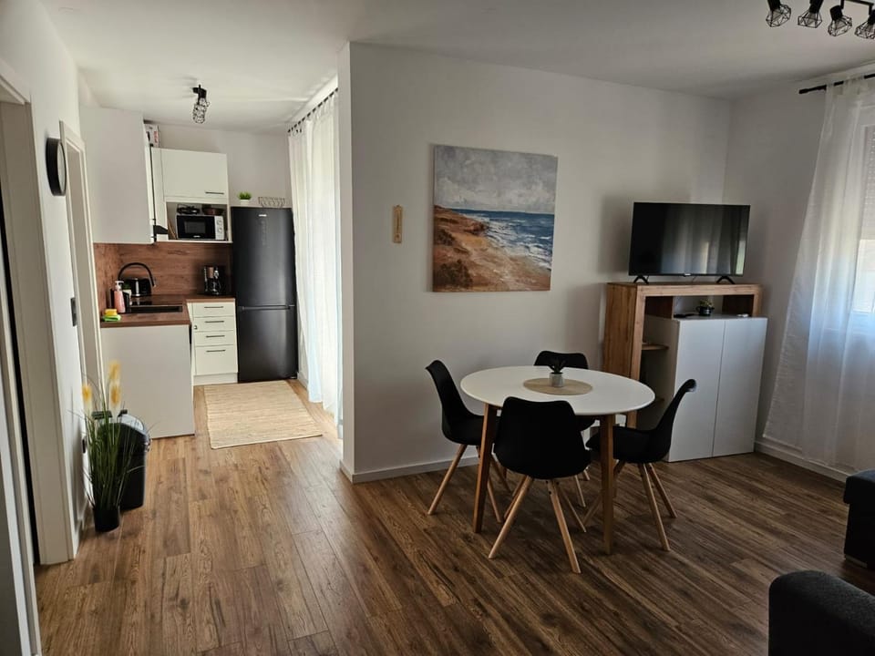 TV and multimedia, Kitchen or kitchenette, Living room, Dining area
