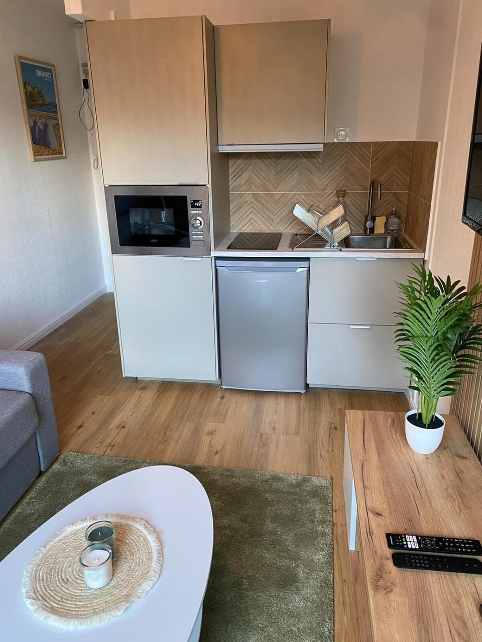 Kitchen or kitchenette