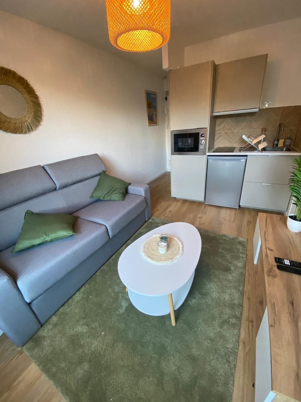 Kitchen or kitchenette, Living room