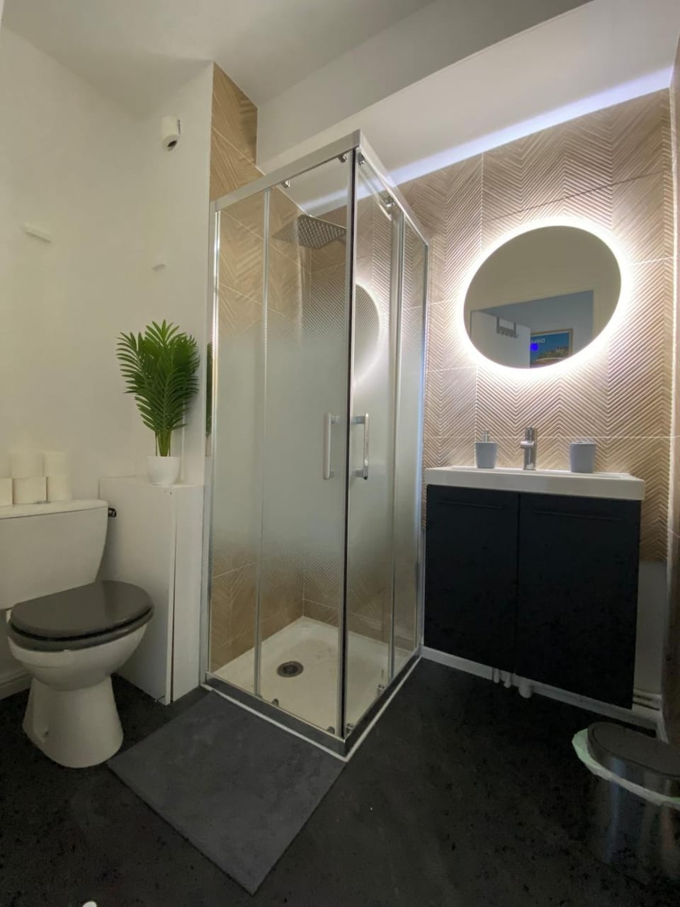 Shower, Toilet