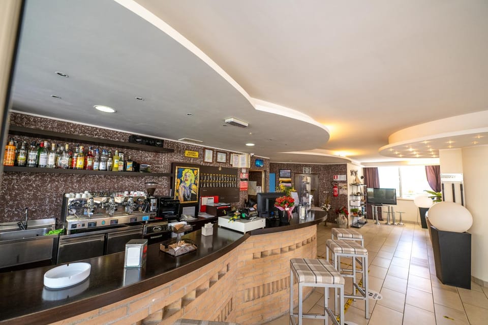 Lounge or bar, Lounge or bar, Food and drinks, Drinks