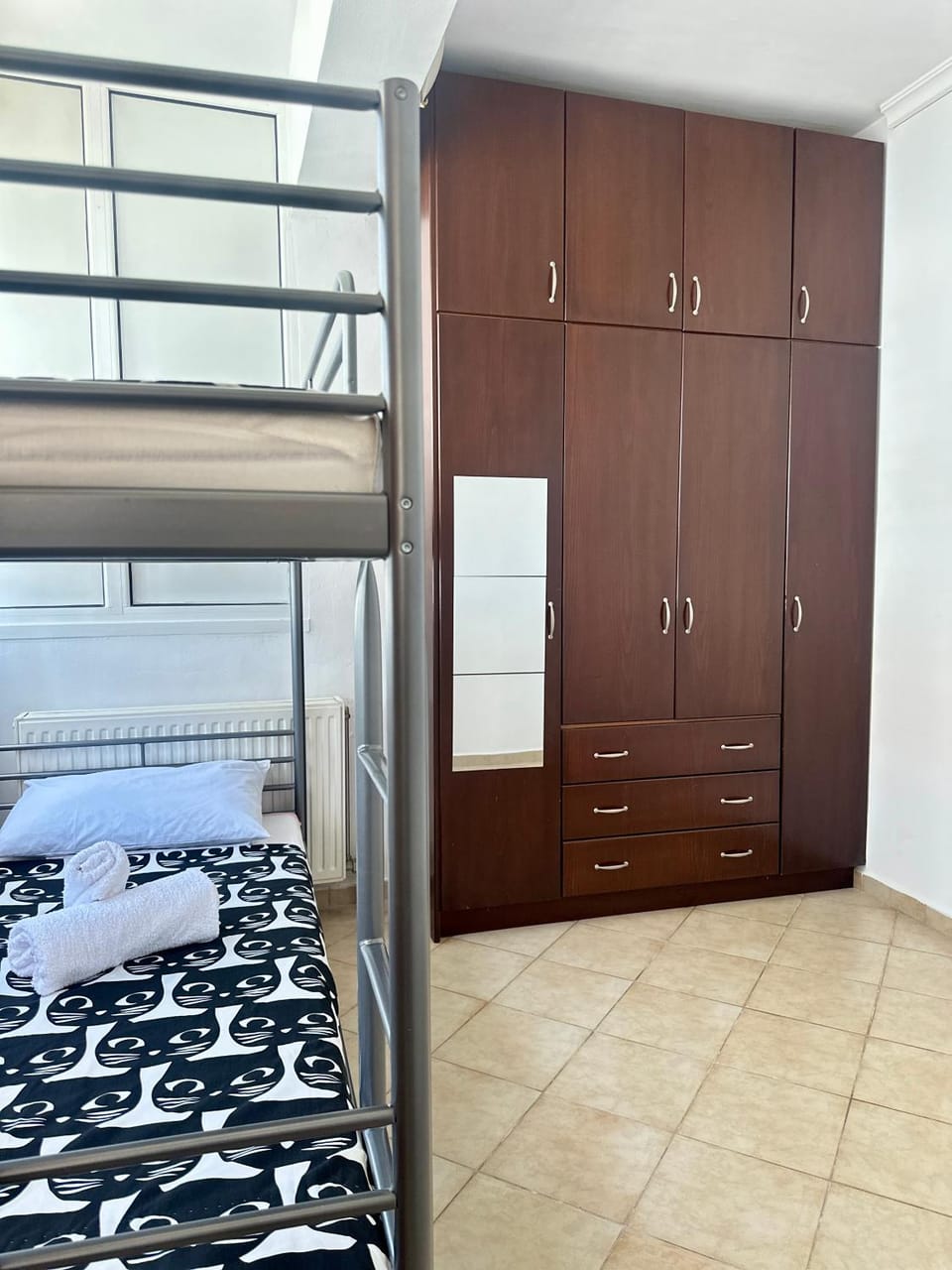 Bedroom, bunk bed