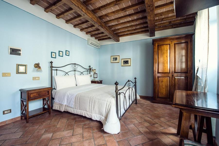 Day, Photo of the whole room