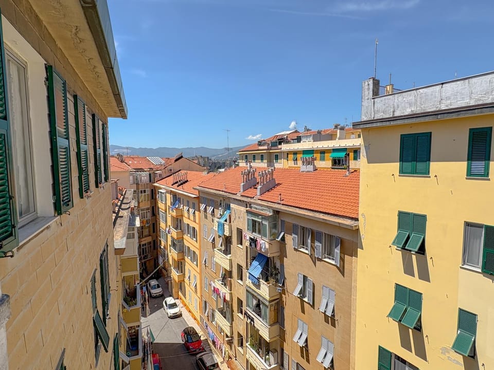 Neighbourhood, Street view