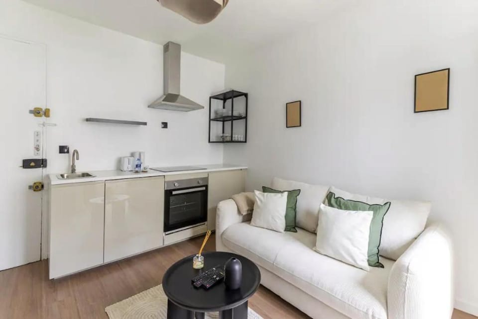 Kitchen or kitchenette, oven, stove