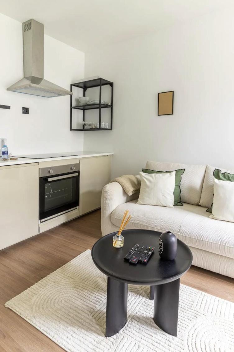 Kitchen or kitchenette, Living room, Seating area, stove