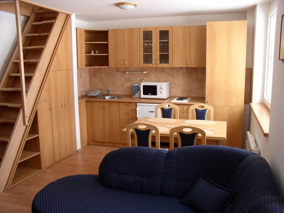 Day, Dining area