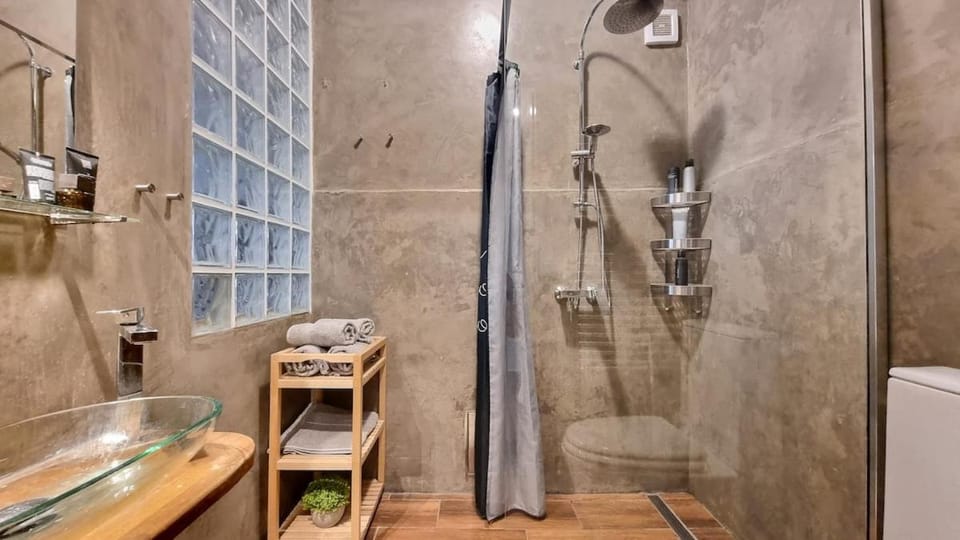 Stylish Flat in Top Area ! New with Great Access Apartment in Prague