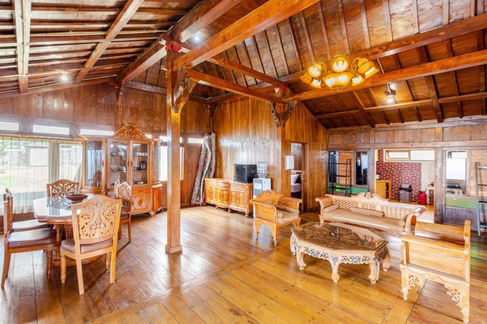 Communal lounge/ TV room, TV and multimedia, Living room, Seating area, Evening entertainment