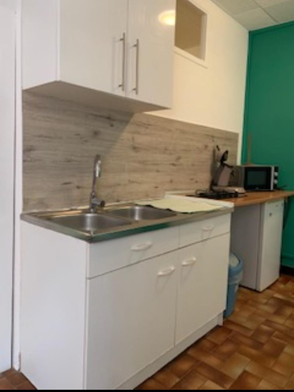 Kitchen or kitchenette