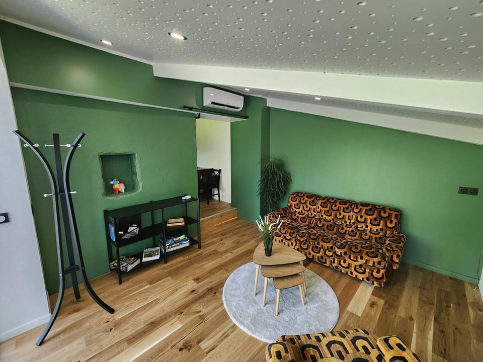 Communal lounge/ TV room, Seating area, internet, air conditioner