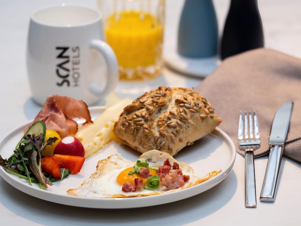 Restaurant/places to eat, Food and drinks, Food, Buffet breakfast, Drinks