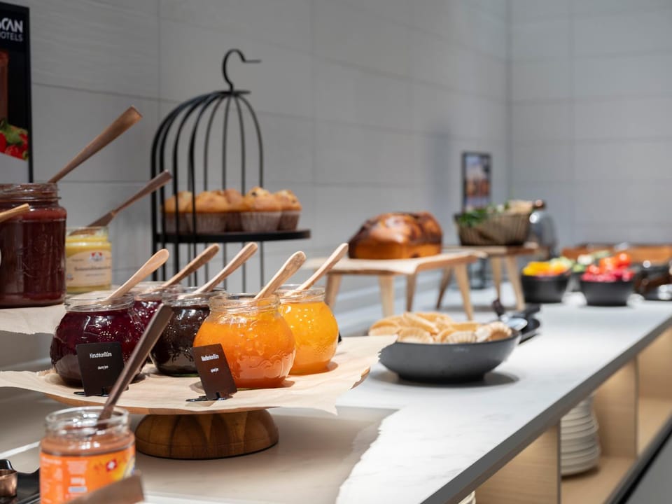 Restaurant/places to eat, Food, Breakfast, Buffet breakfast