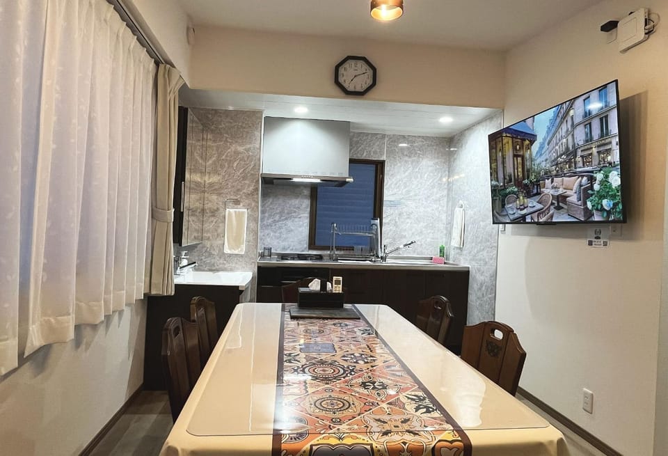 TV and multimedia, Kitchen or kitchenette, Living room, Dining area