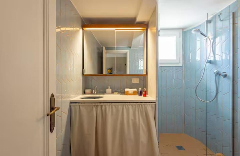 Shower, Bathroom