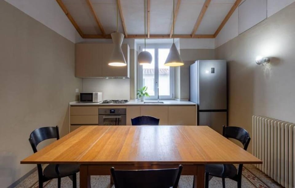 Kitchen or kitchenette, Dining area, oven, stove