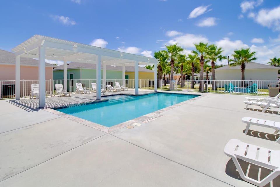 4 Mi to Rockport Beach Park: Home w/ Resort Perks House in Rockport
