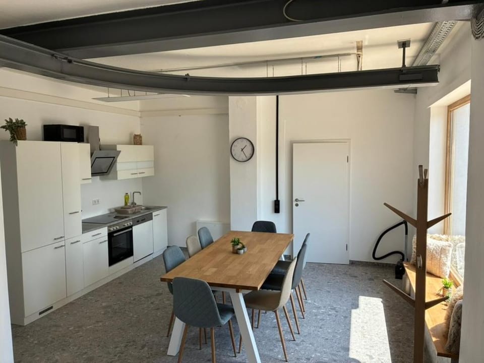 Kitchen or kitchenette, Dining area, stove