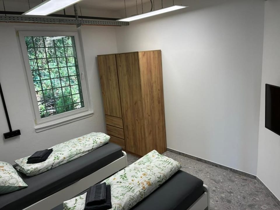 Bed, TV and multimedia, Photo of the whole room, Bedroom, wardrobe