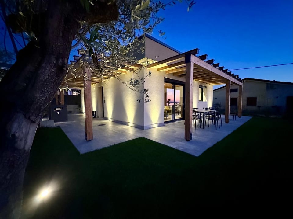 Residence Le Terrazze - Your Green Holiday - Vista Lago, Montagne e Piscina Villa in Lake Garda