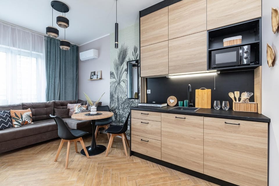 Kitchen or kitchenette, Seating area, Dining area, stove