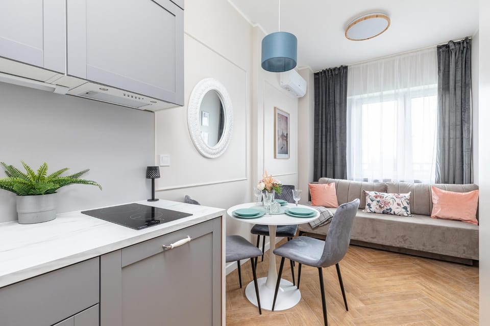 Kitchen or kitchenette, Living room, Seating area, Dining area