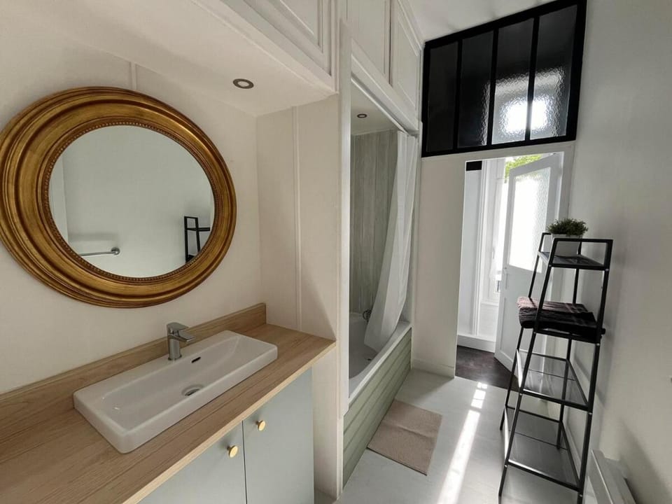 Appartement centre-ville avec option parking Apartment in La Rochelle