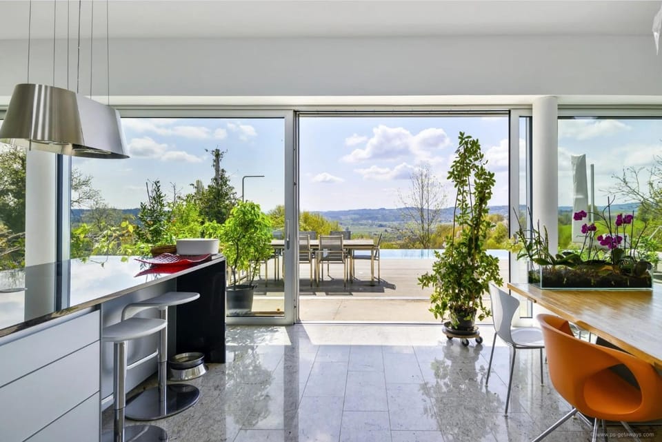 Communal lounge/ TV room, Day, Natural landscape, View (from property/room), Balcony/Terrace, Living room, Seating area, Dining area, Mountain view, Pool view, Pool view