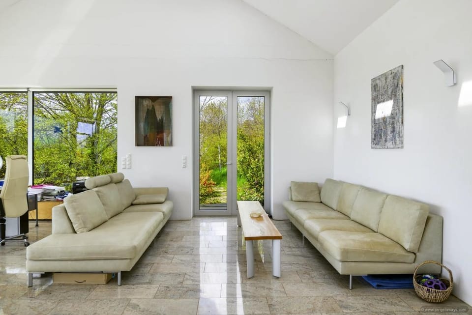 Communal lounge/ TV room, Living room, Seating area