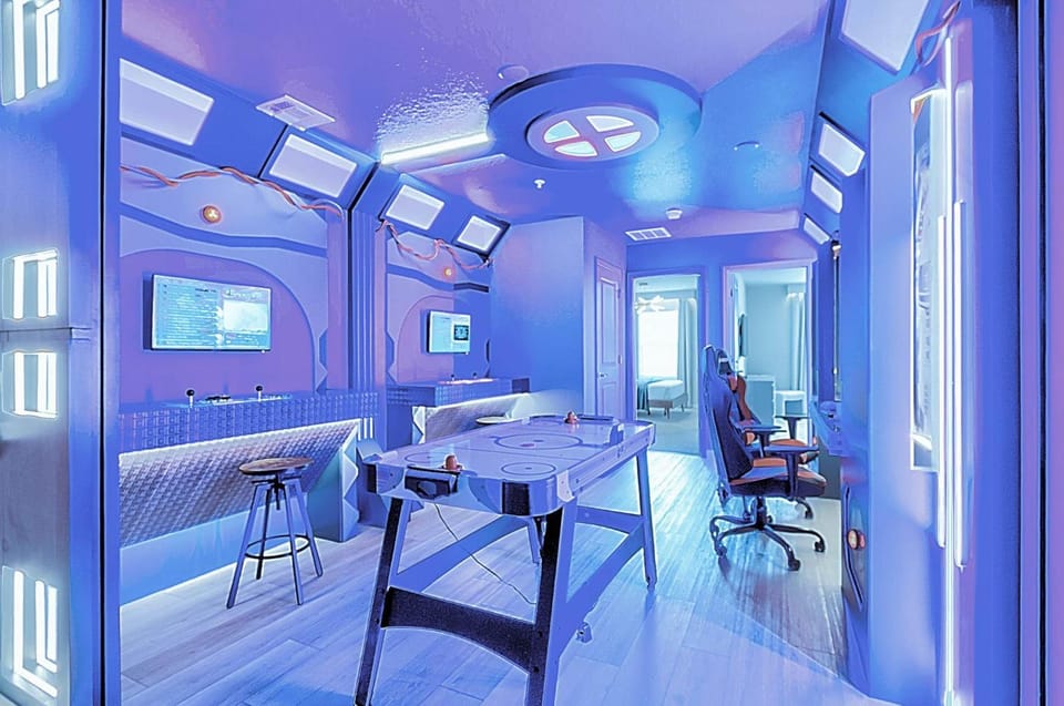 Living room, Dining area, Evening entertainment