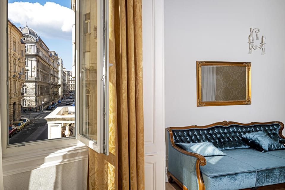 Living room, City view, Street view
