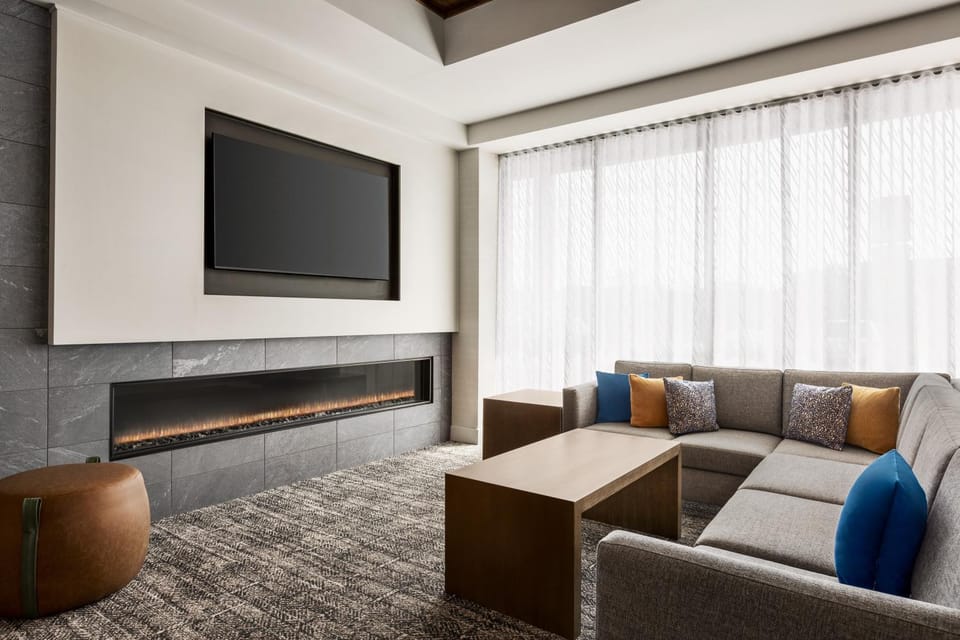 Communal lounge/ TV room, TV and multimedia, Seating area, Evening entertainment