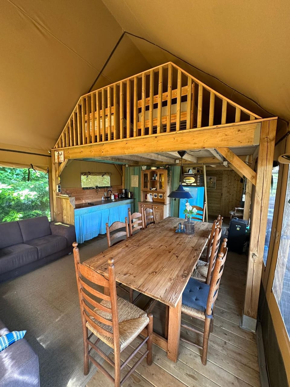 Seating area, Dining area