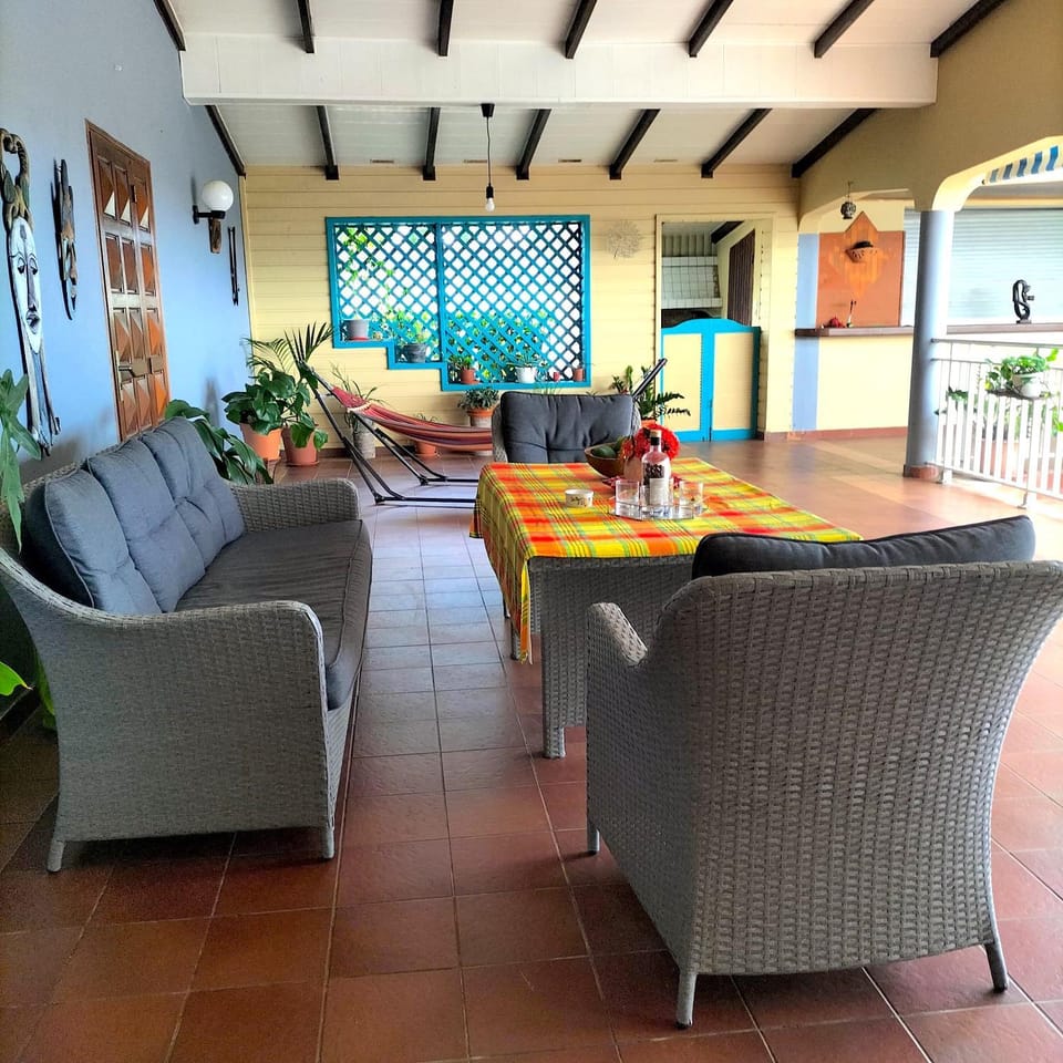 Property building, Patio, Patio, Facade/entrance, Balcony/Terrace