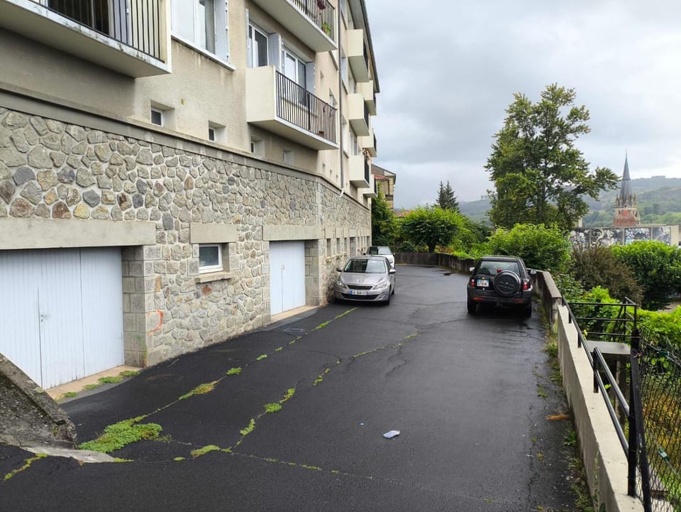 Appartement centre-ville, calme, belle vue, 2 chambres Apartment in Aurillac