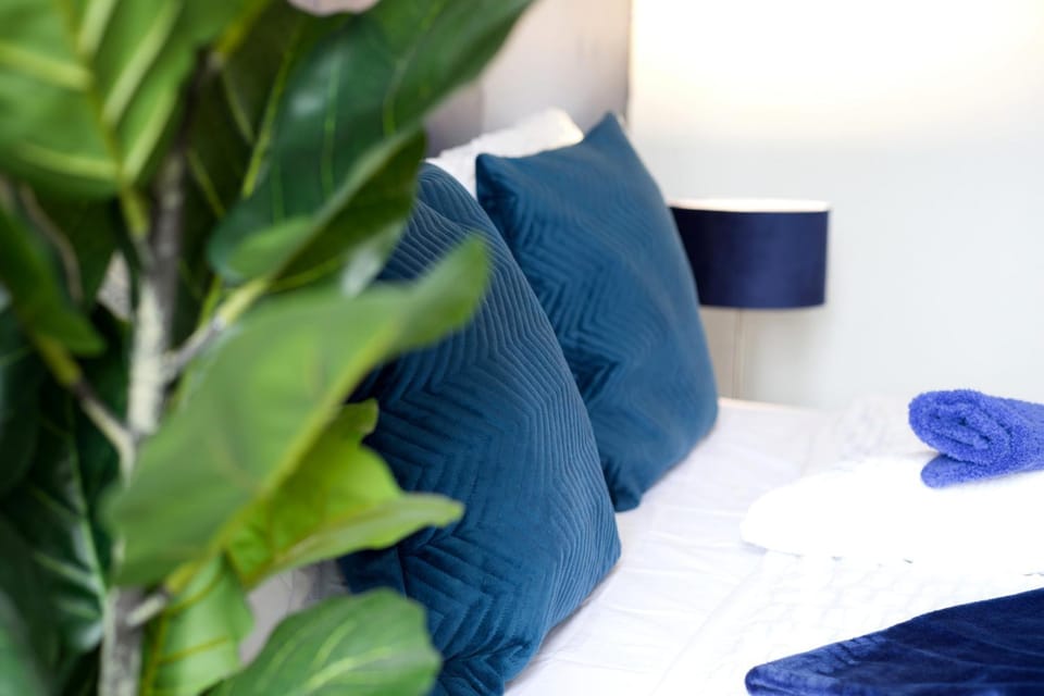 Beautiful 5Bedroom House - Contractors and Family near the Molineux stadium Vacation rental in Wolverhampton