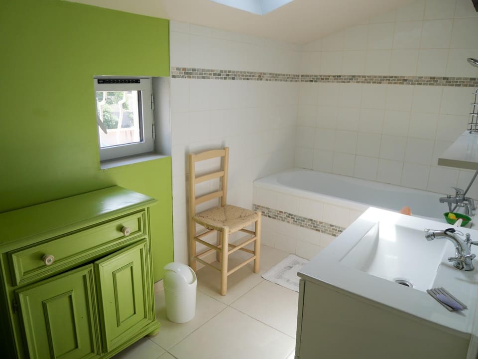 Bathroom, Bath, towels